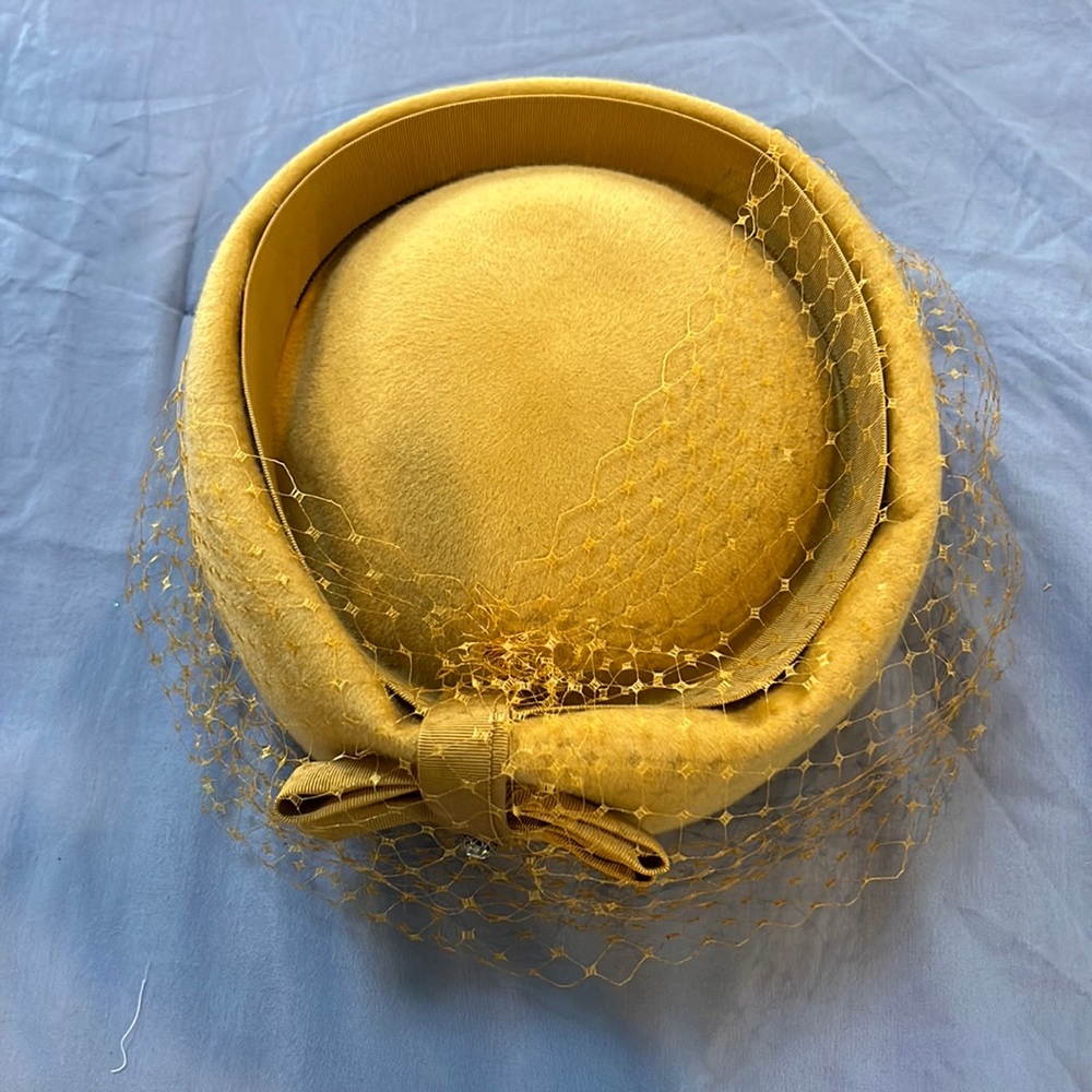 Extremely vintage pillbox hat. Worn back in the 1930s.